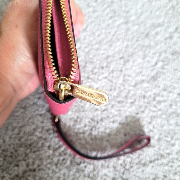 Michael Kors wristlet wallet, like new, pink - Picture 5 of 9